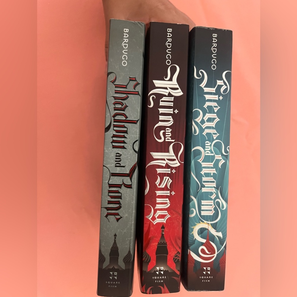 Shadow and Bone Book Set Book Series (3)